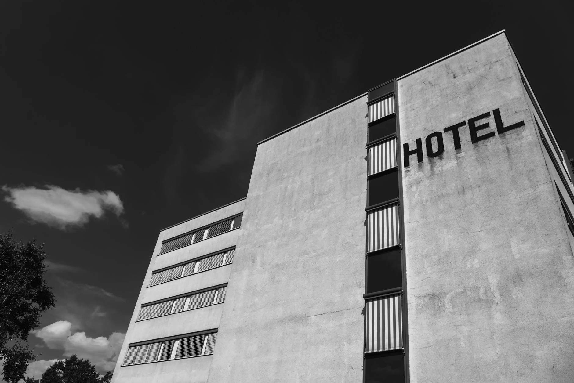 Asbestos Exposure at Edwin Shaw Rehabilitation Hospital — Akron, Ohio: What Workers and Tradesmen Need to Know