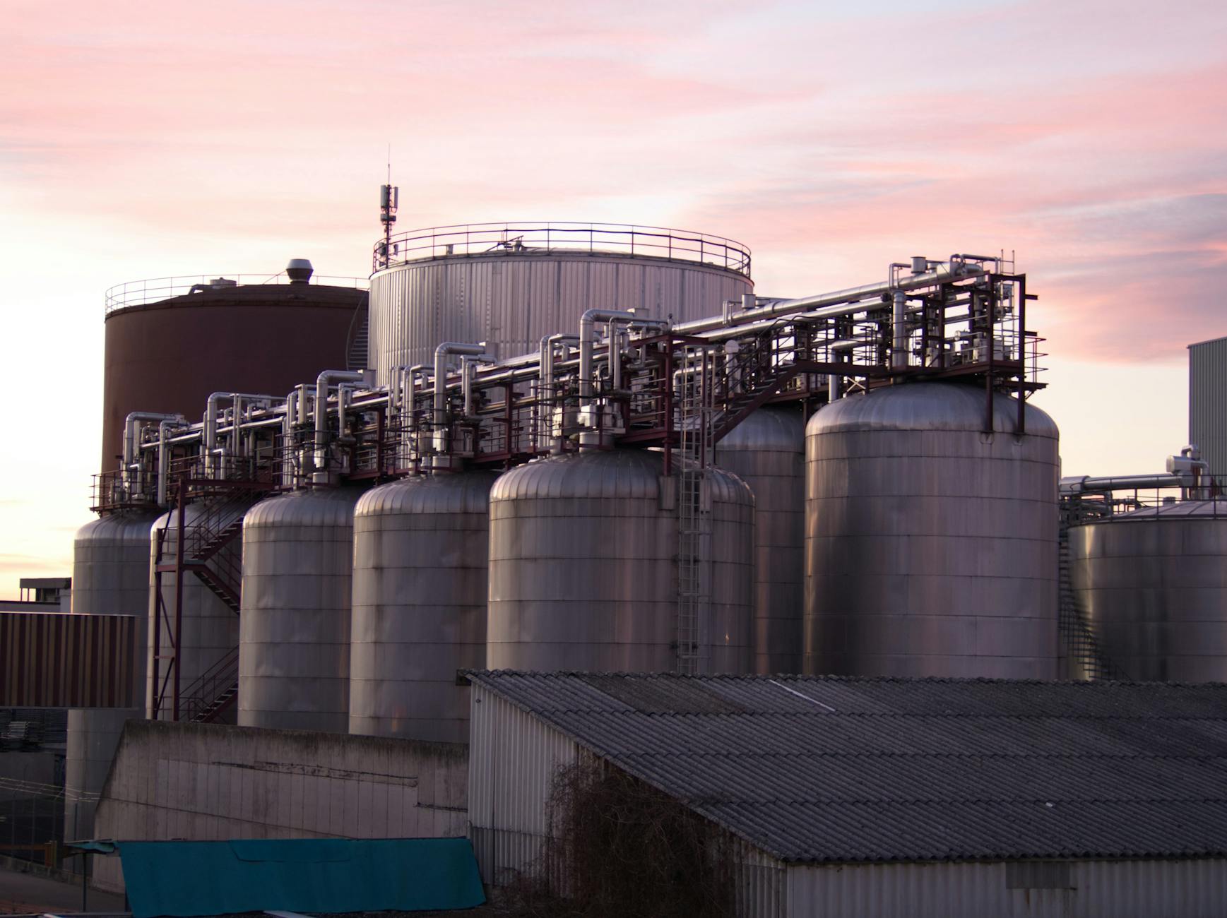 Asbestos Exposure at Union Carbide — Marietta Chemical Plant Marietta Ohio chemical manufacturing plant asbestos products Johns-Manville Owens-Illinois W.R. Grace pipe insulation block insulation reactors heat exchangers distillation columns: Former Worker Claims